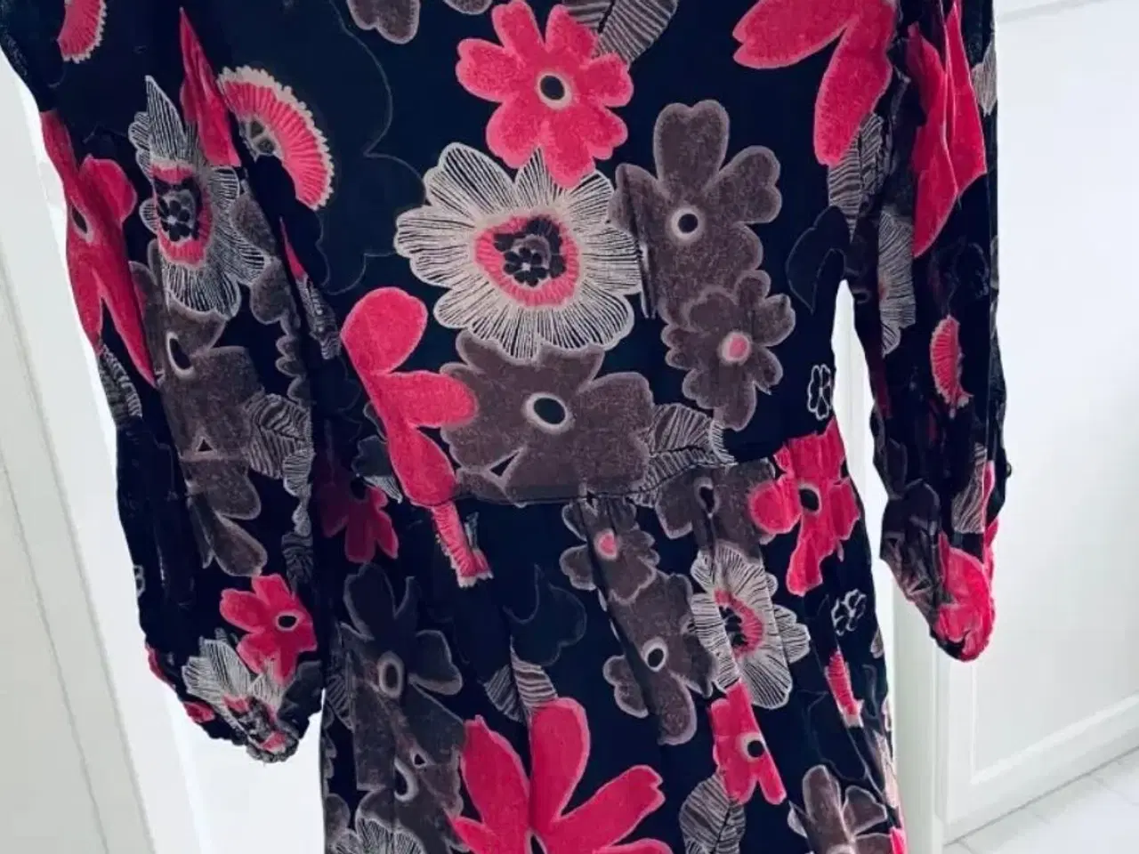 Billede 3 - Bluse med blomster 