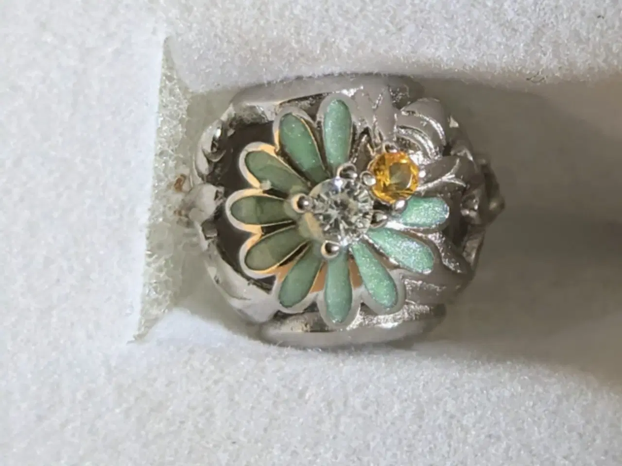 Billede 8 - Charm kugle med Daisyblomst og bi 🐝