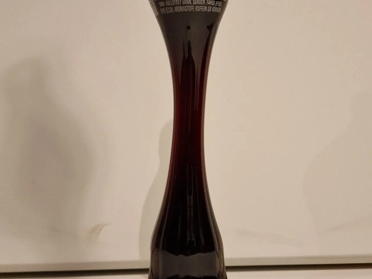 Billede 2 - Coca Cola kurvet flaske, der indeholder den velken