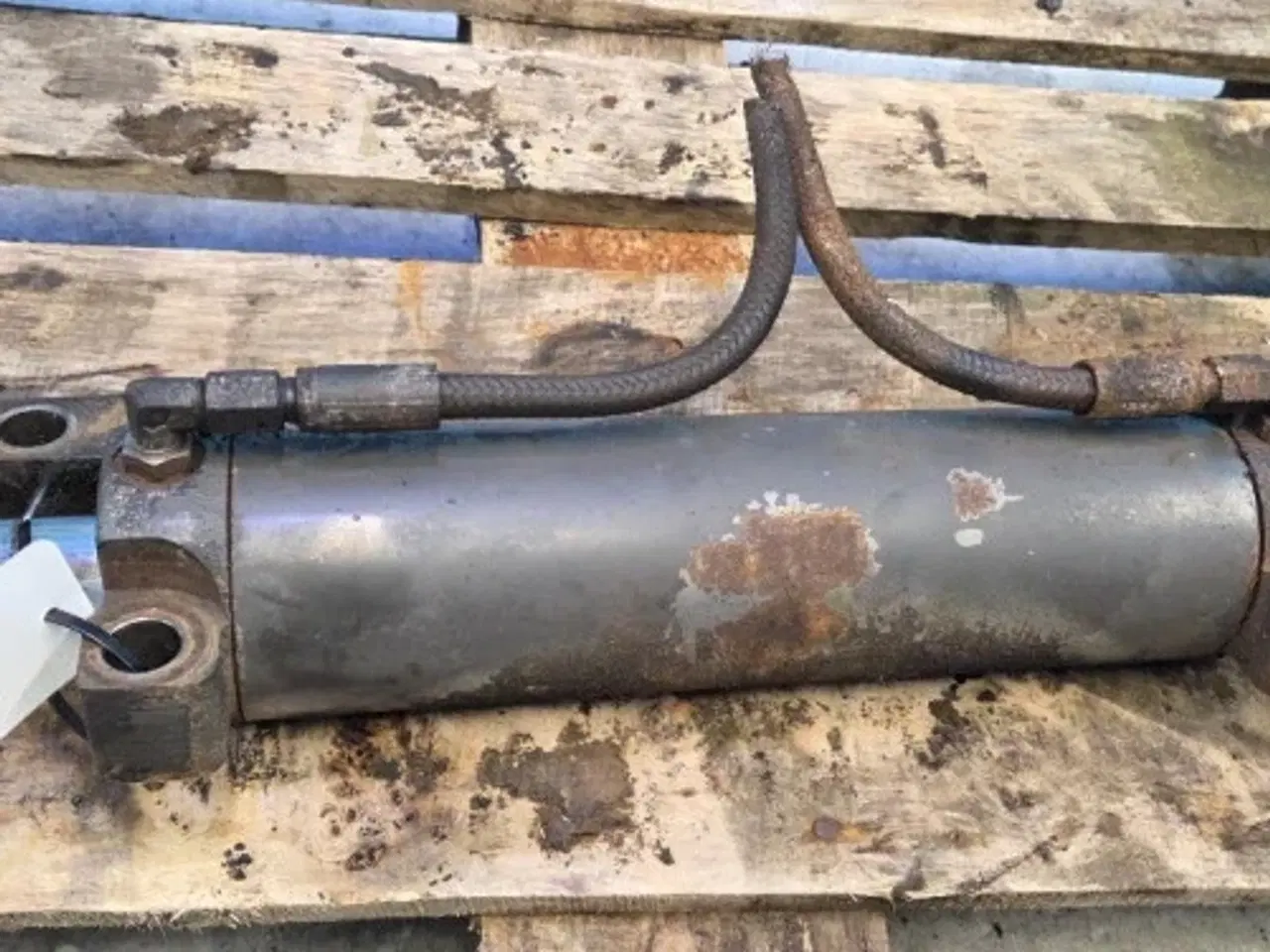 Billede 16 - New Holland LB115B Styrecylinder 85807979