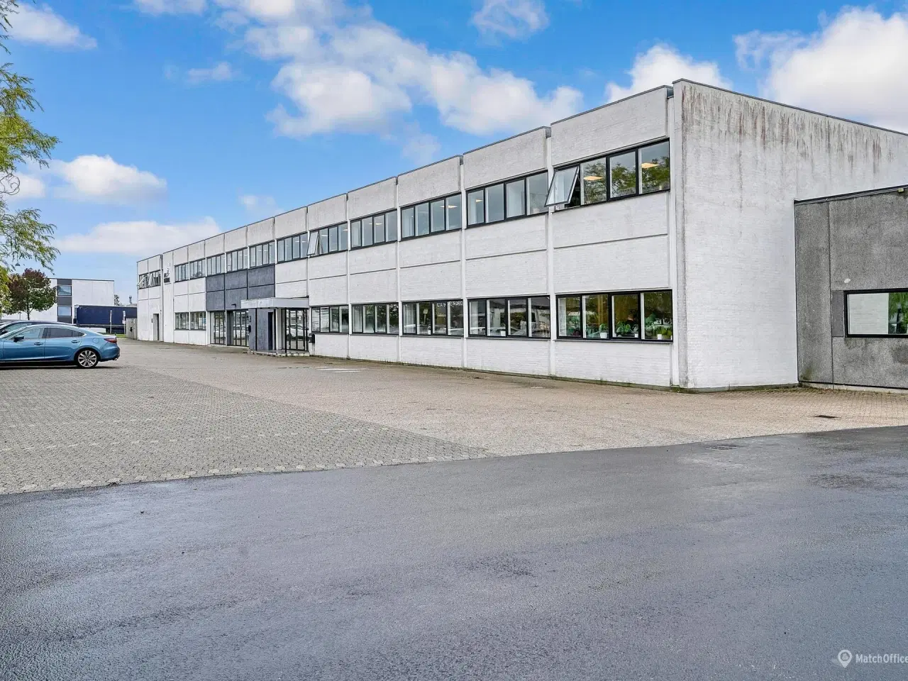 Billede 1 - Flot og nyistandsat lagerlejemål som er velbeliggende i et eftertragtet erhvervsområde i Glostrup.