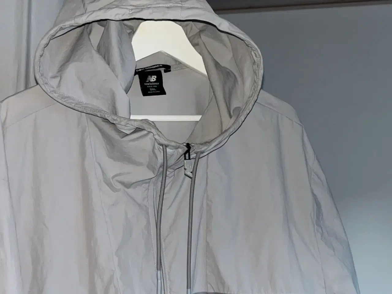 Billede 1 - New Balance windbreaker/vindjakke