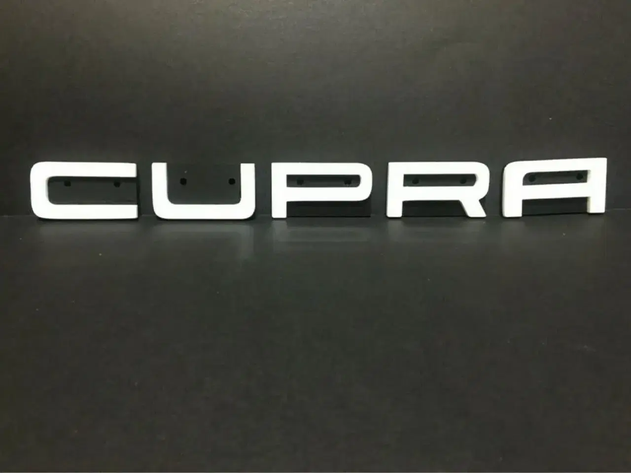 Billede 4 - CUPRA  mærke til fx front gitteret