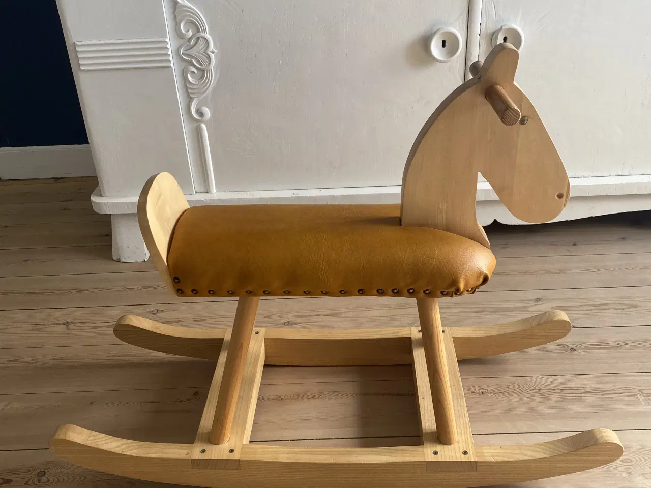 Billede 2 - Gyngehest i træ “Arne Nielsen”