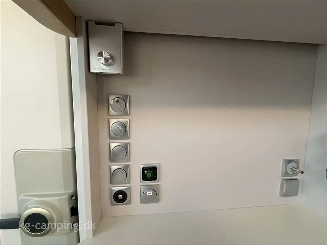 Billede 11 - 2021 - Adria Adora 572 UT   Flot enkeltsengsvogn med mover og soltelt. Velholdt og mulighed for nedvejning til 1700 KG