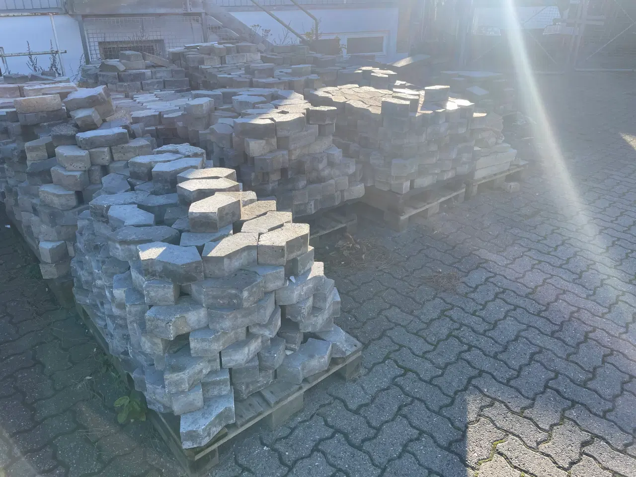 Billede 1 - SF sten fine , har ligget i garage 