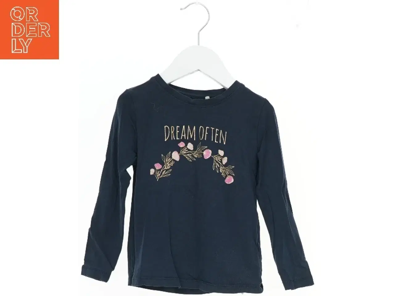 Billede 1 - Langærmet bluse med teksten &#39;Dream Often&#39; fra Name It (str. 104)