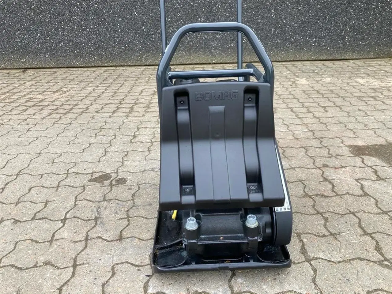 Billede 11 - Bomag BP 12/40 Kan udstyres med vandtank og spredebom