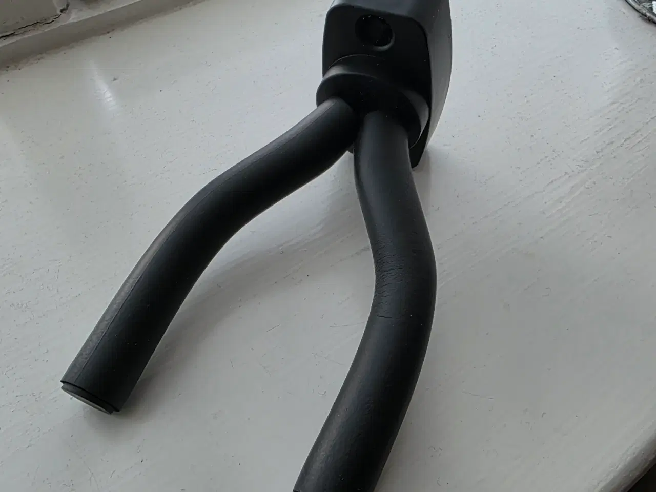 Billede 1 - Universel vægbeslag Guitar og Bas, 12 stk. haves i