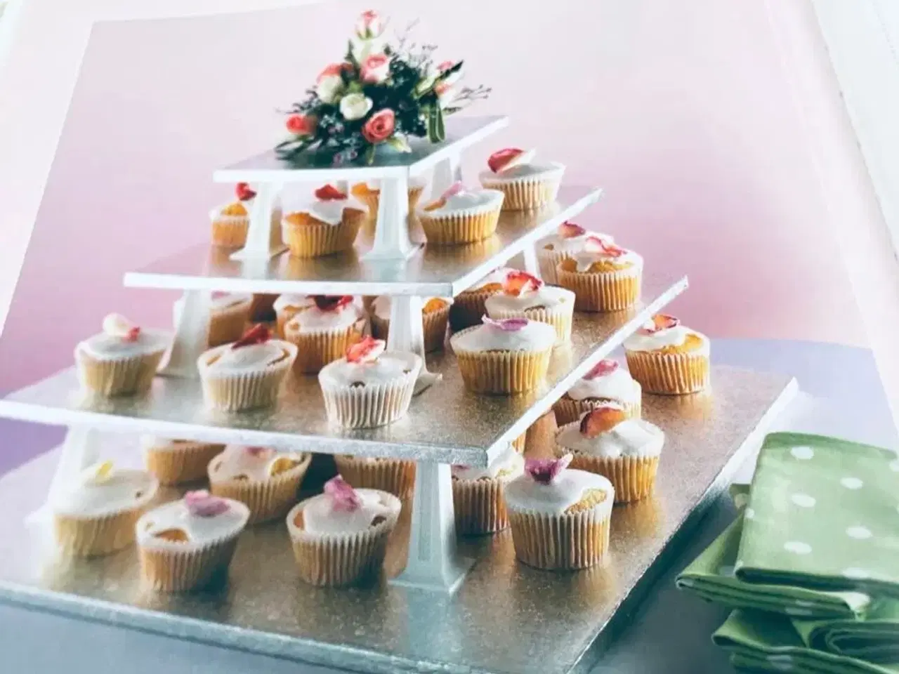 Billede 4 - Cupcakes en rigtig god bog 