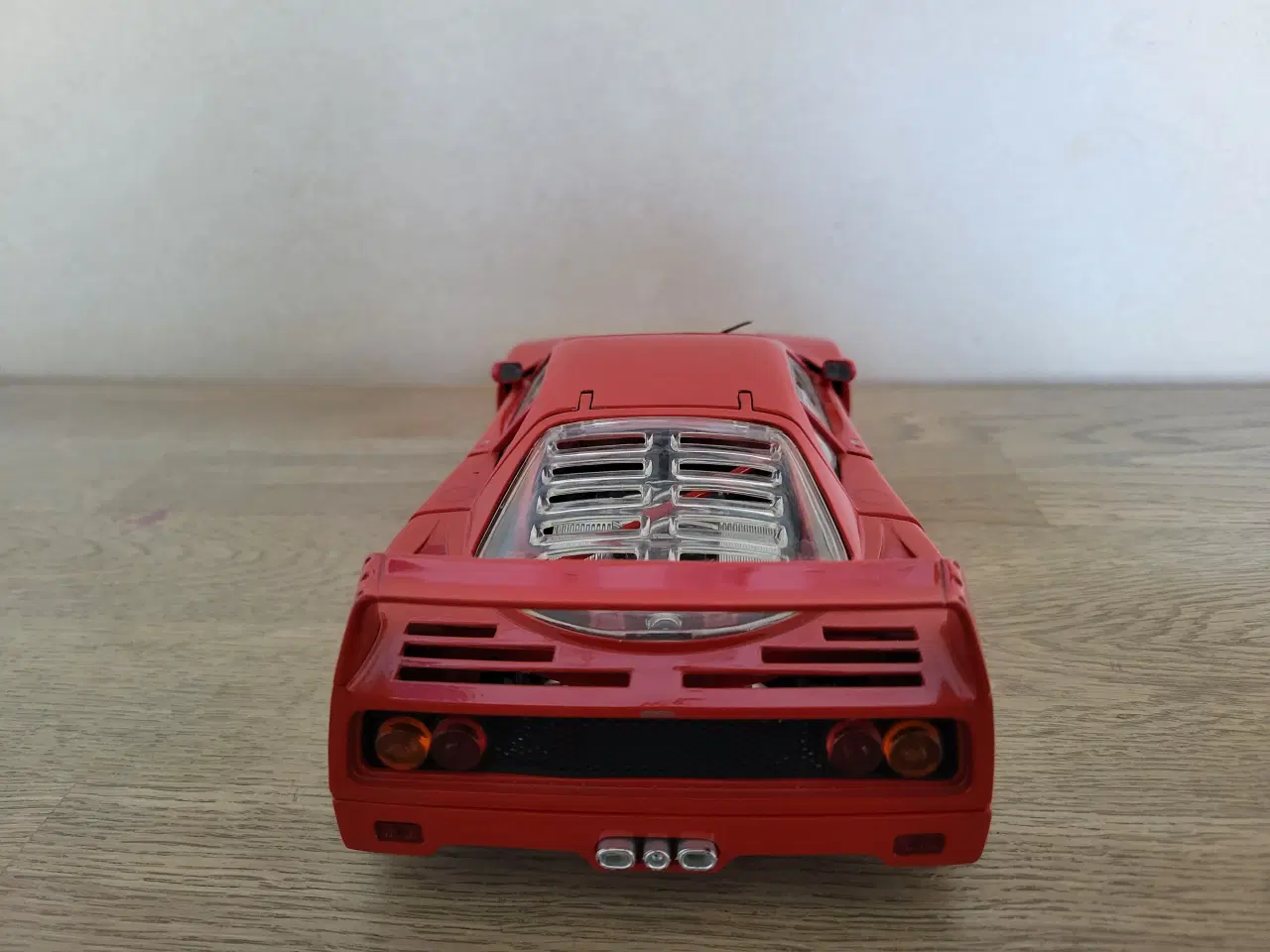 Billede 3 - Modelbil Ferrari F40 1990 skala 1/18