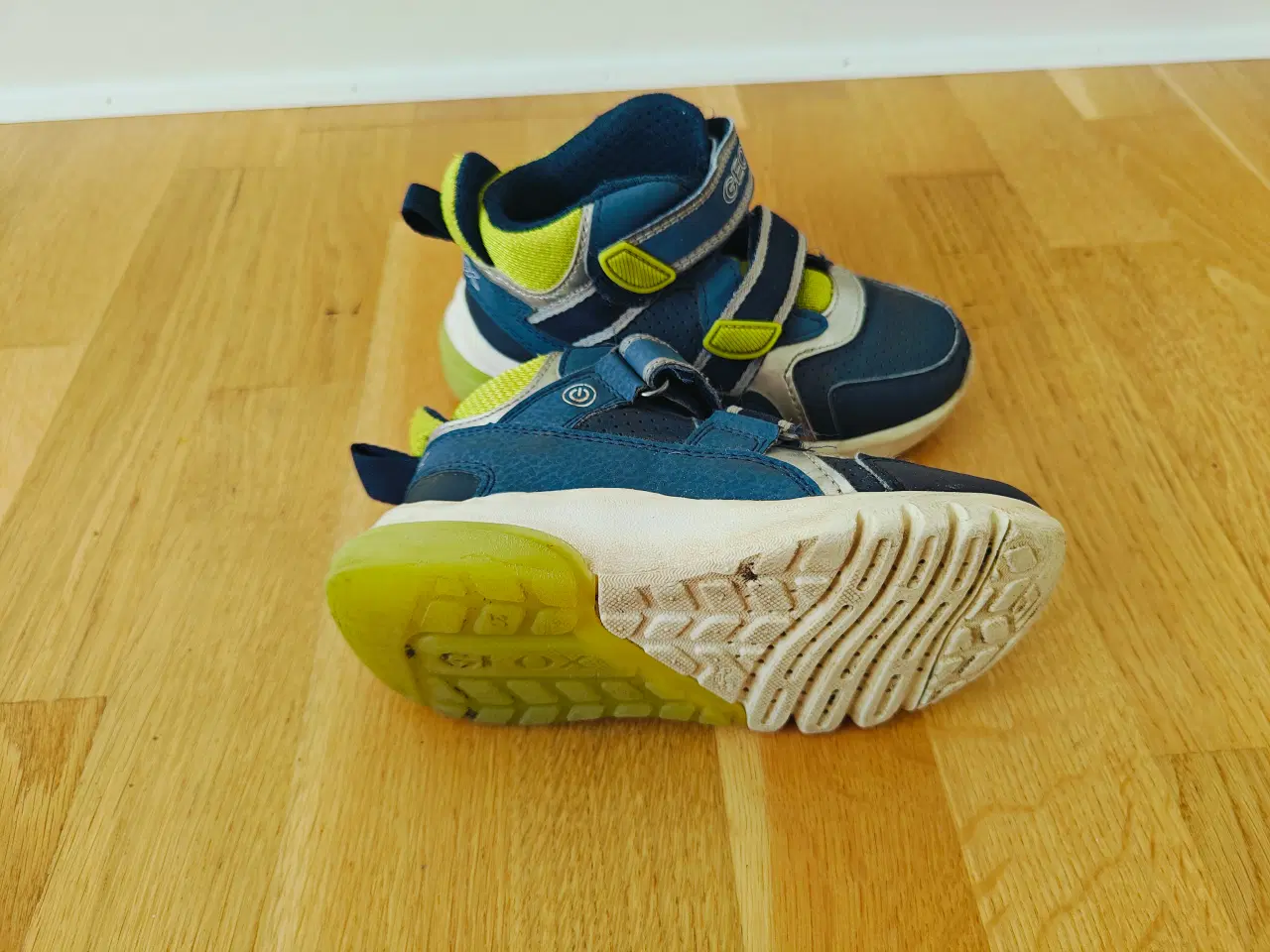 Billede 3 - Geox Drenge blinke sko med høj kant str. 27.