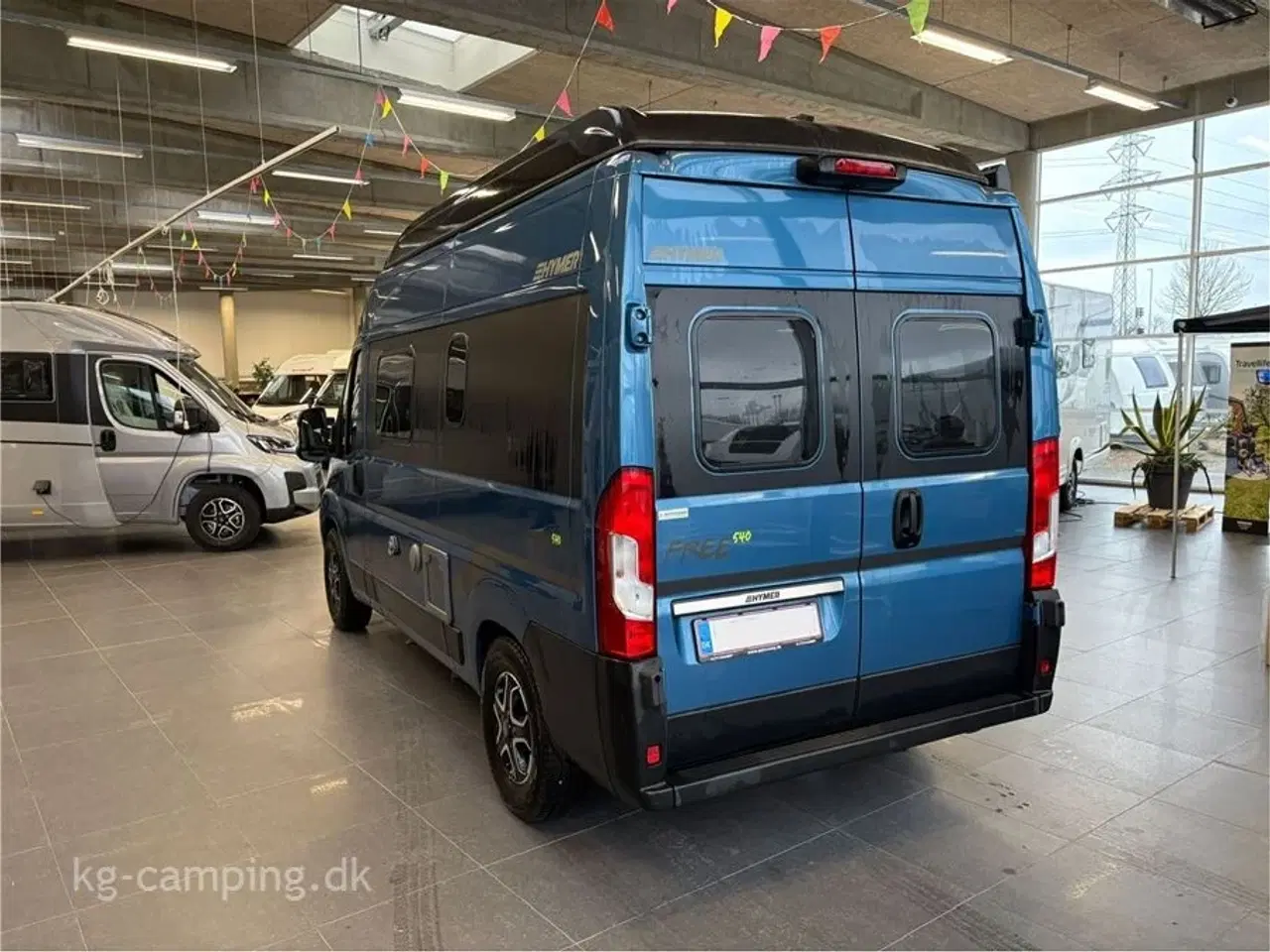 Billede 4 - 2022 - Hymer Free 540 BLUE EVOLUTION   Udstyr inkluderet: 2x Lithium-batteri • Solcelleanlæg • Markise • Hævesængetag • Fuld LED-lys • Automatisk klimaanlæg • Elektrisk håndbremse