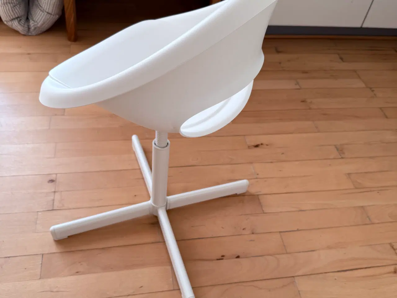 Billede 2 - Juniorstol fra ikea