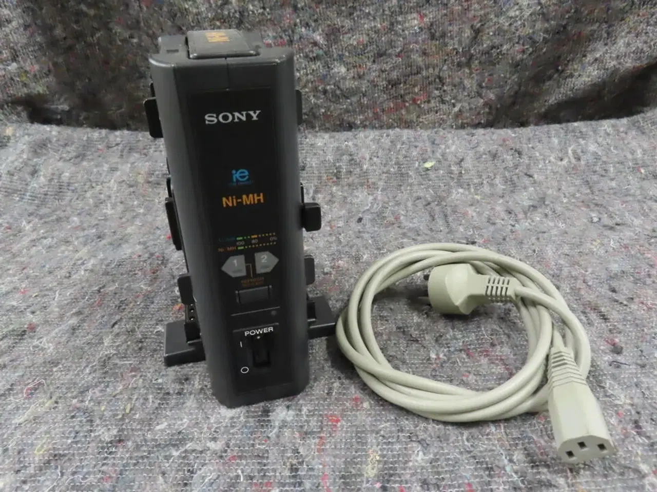 Billede 3 - Oplader til 2 batterier - SONY (MOMSFRI)