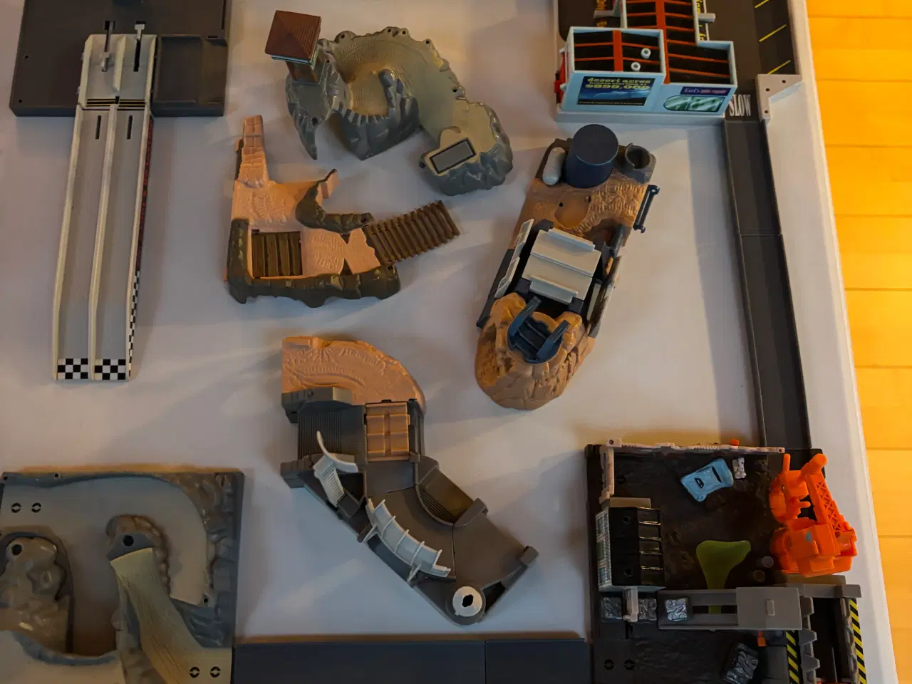 Billede 1 - LegetøjsBiler og Fly med Bane