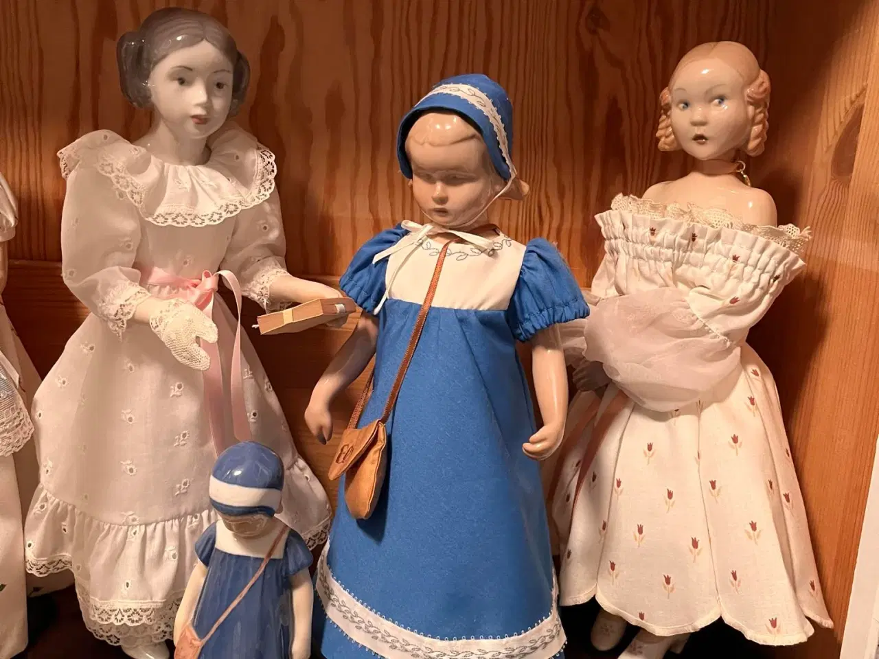 Billede 1 - 6 fine B&G årsdukker sælges samlet.