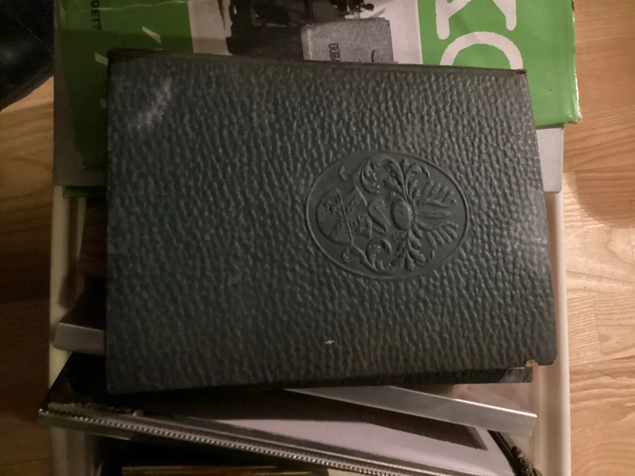 Billede 1 - To stk. bøger. Ring på 40959567. Mvh Henrik