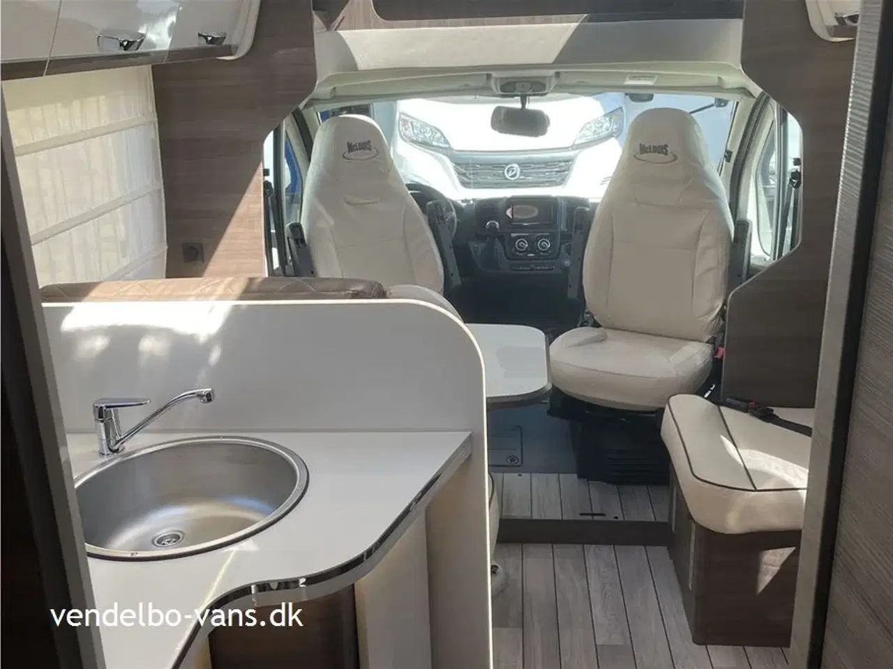 Billede 5 - 2025 - McLouis Mc4   160 cm bred dobbeltseng i midten bagerst som kan hæve/sænke