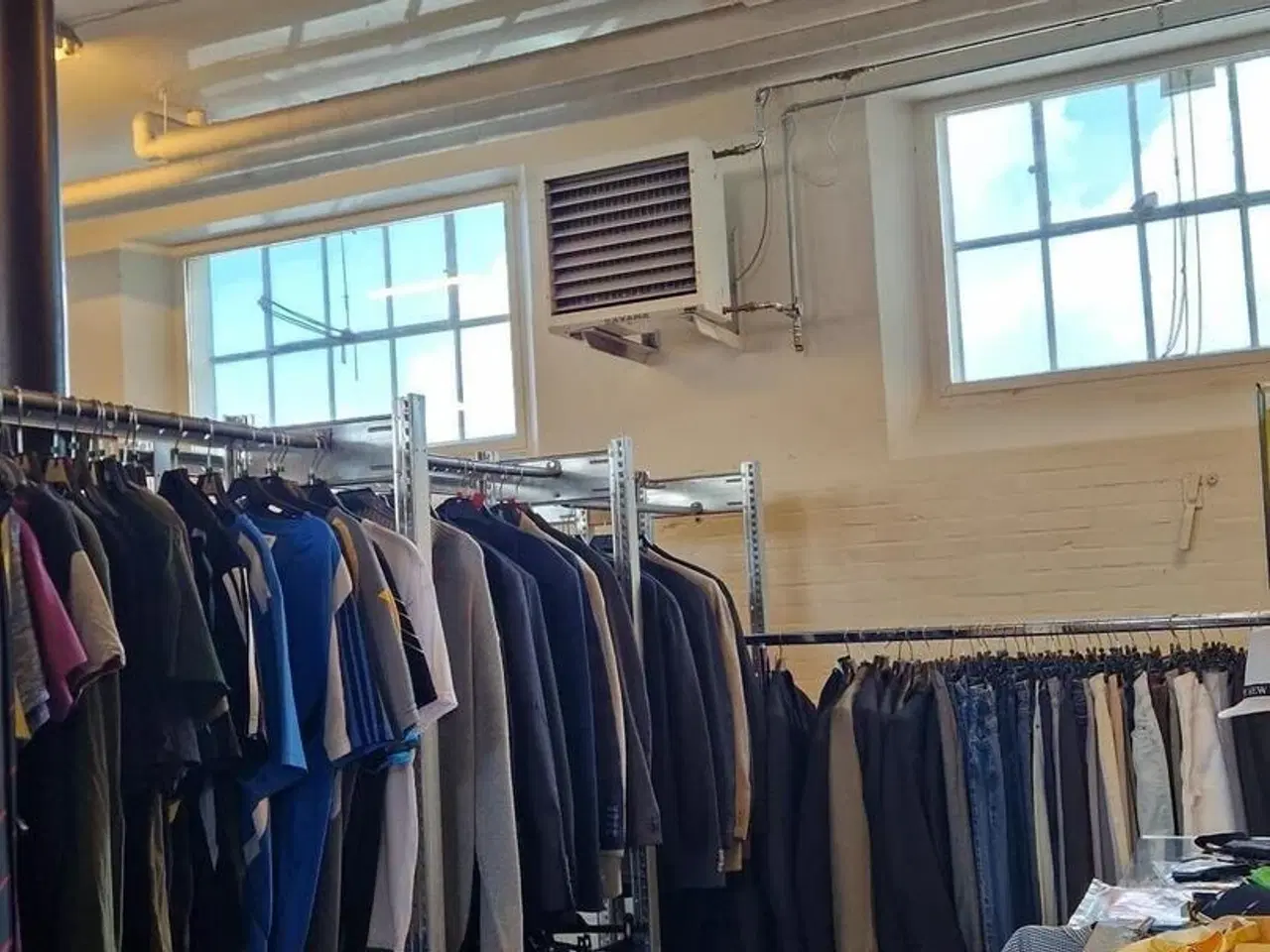 Billede 8 - Lyst lagerlokale med kontorpladser..