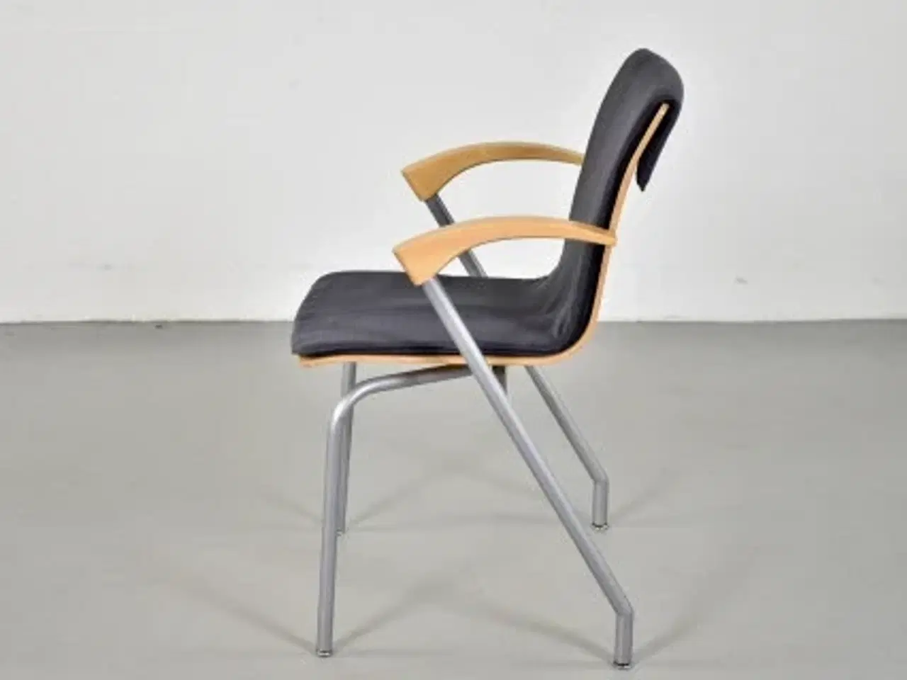 Billede 2 - Four design g2 konferencestol i grå med armlæn i bøg, blank fod