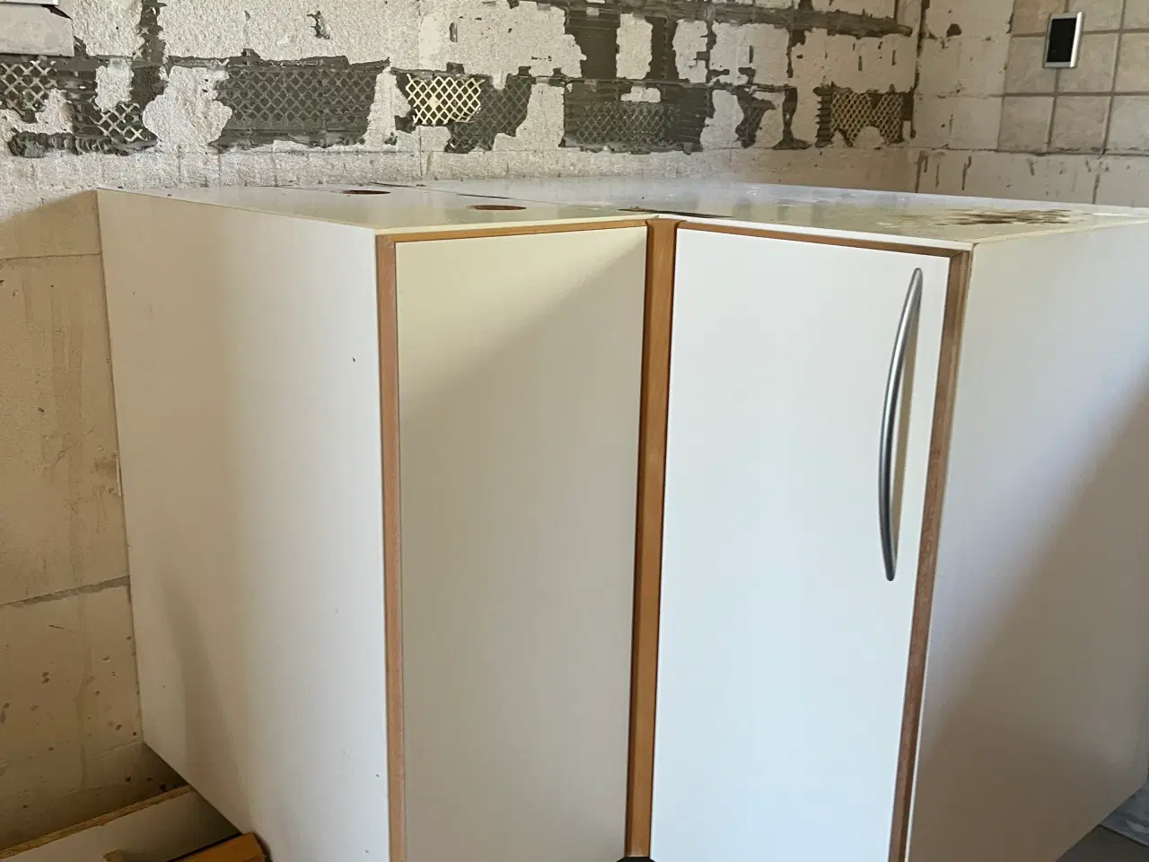 Billede 1 - HTH Hjørneskab 90x85 cm hvidt laminat, m bøge kant