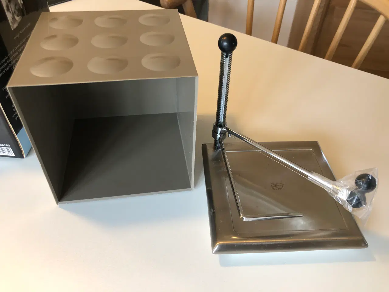 Billede 5 - Helt ny PEJ Osteskærer med beige/brunt låg