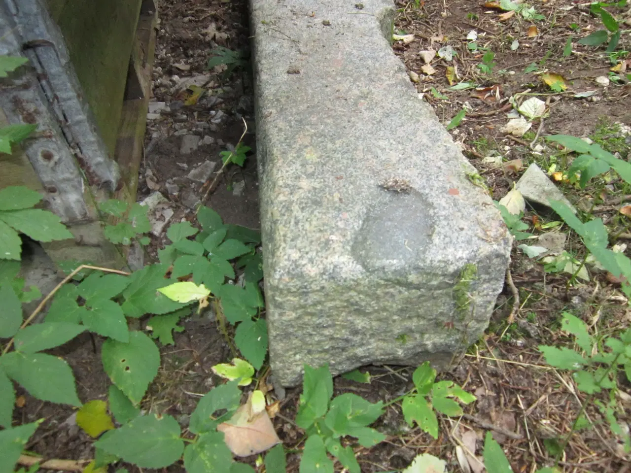 Billede 2 - granitsøjle