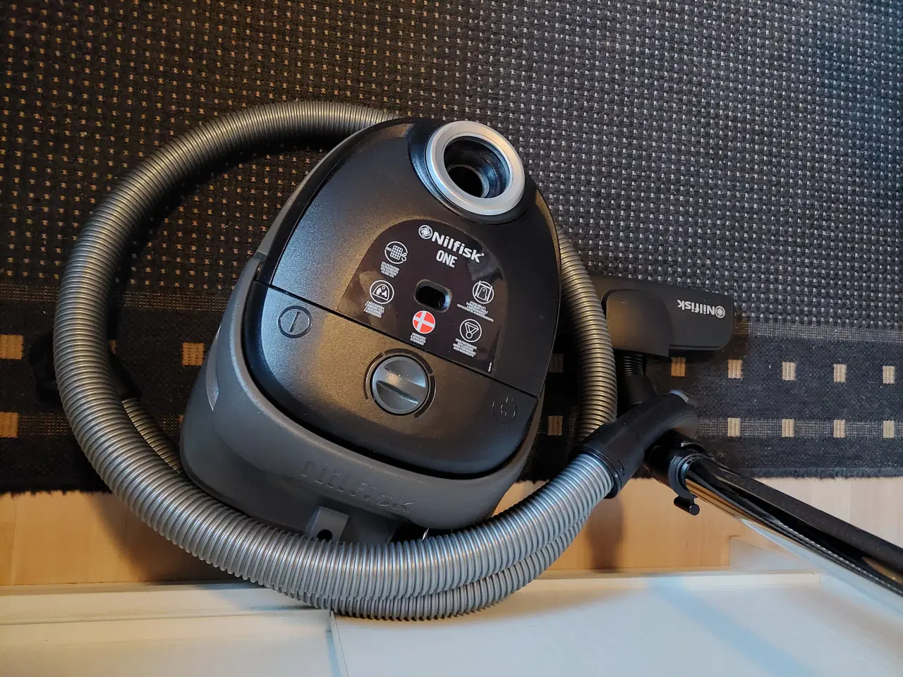 Billede 1 - Pæn Nyere Støvsuger Nilfisk ONE 