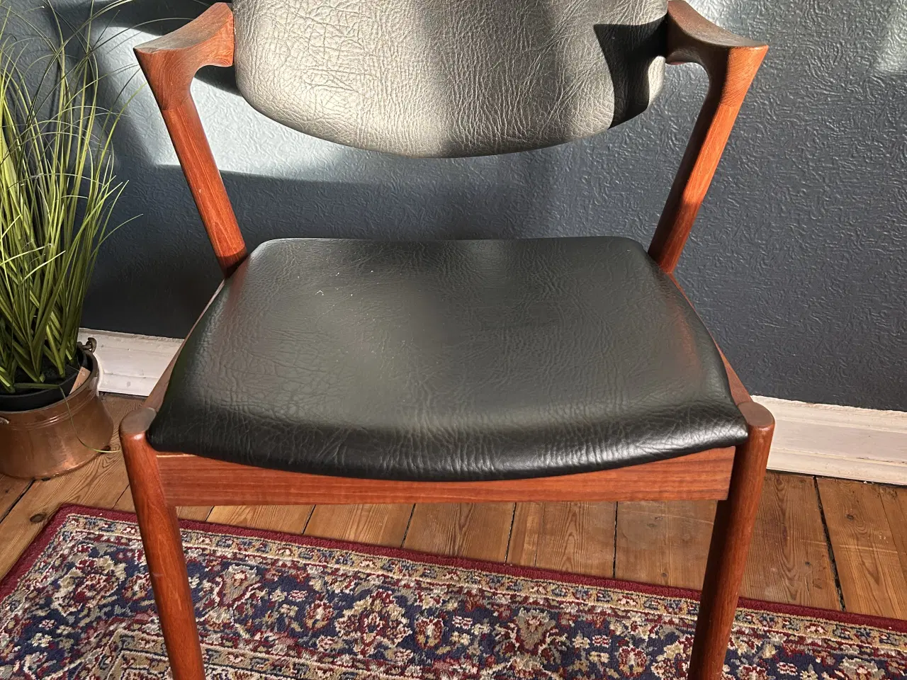 Billede 2 - 2 stk. Kai Kristiansen model 42 (Z-stol) armstole