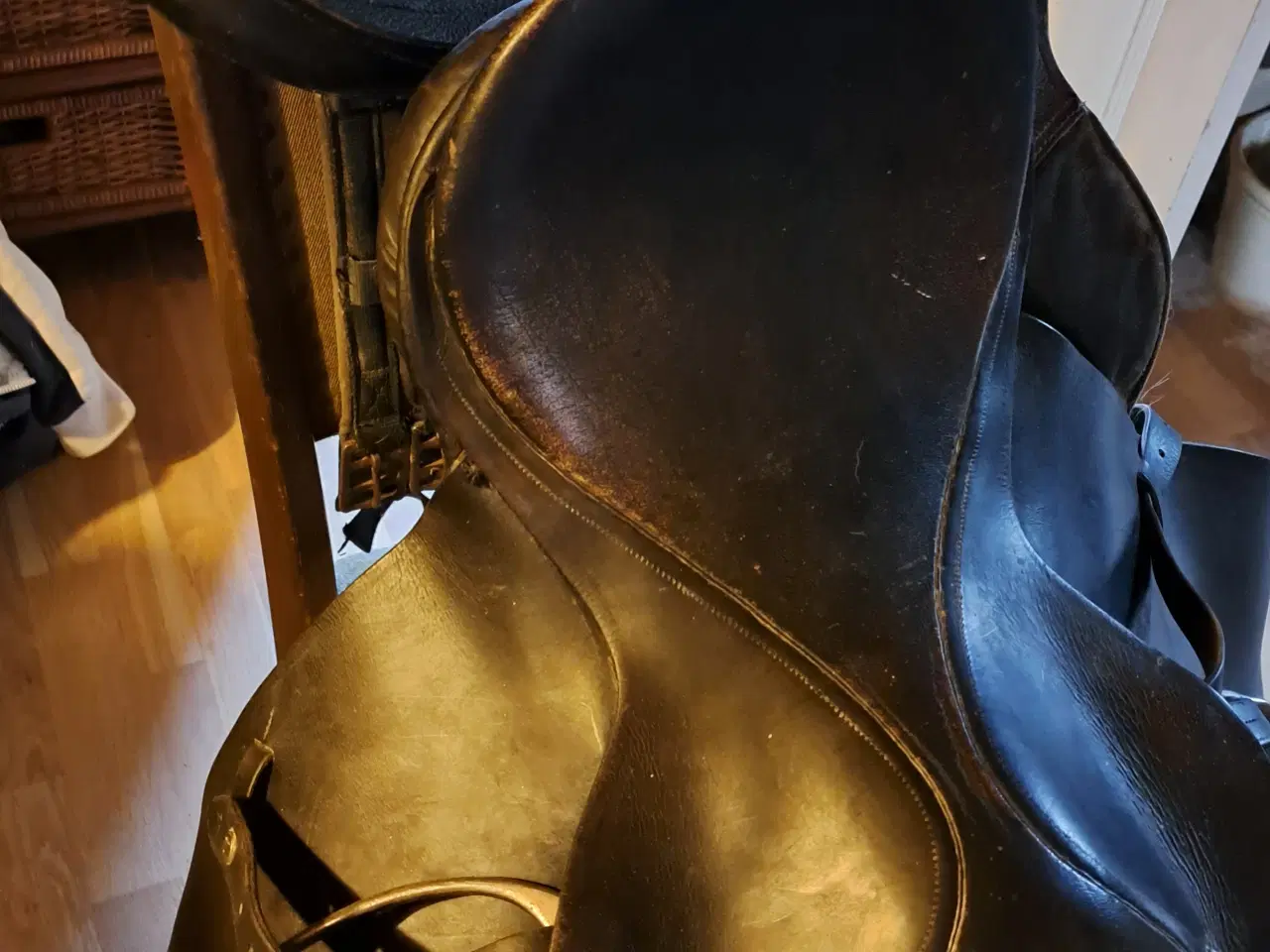 Billede 3 - Jeg har to sadler til salg