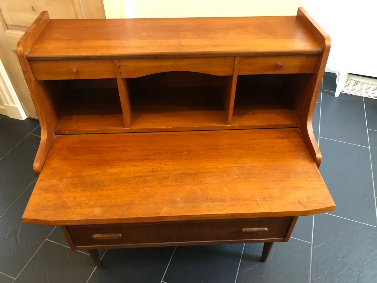 Billede 3 - Chatol i teak med indbygget spejl, skuffer, udtræk