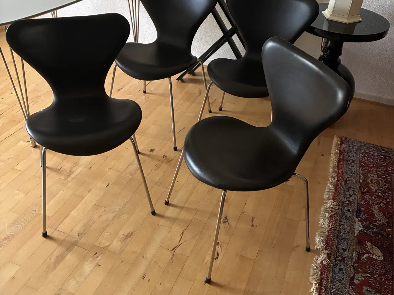 Billede 1 - Arne Jacobsen 7'er stole i sort læder 4stk 