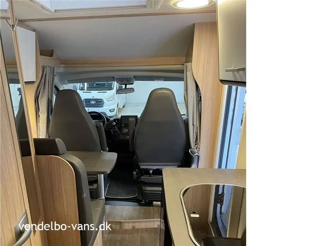 Billede 11 - 2022 - SunLight VAN V69   Fritstående dobbeltseng i bag
