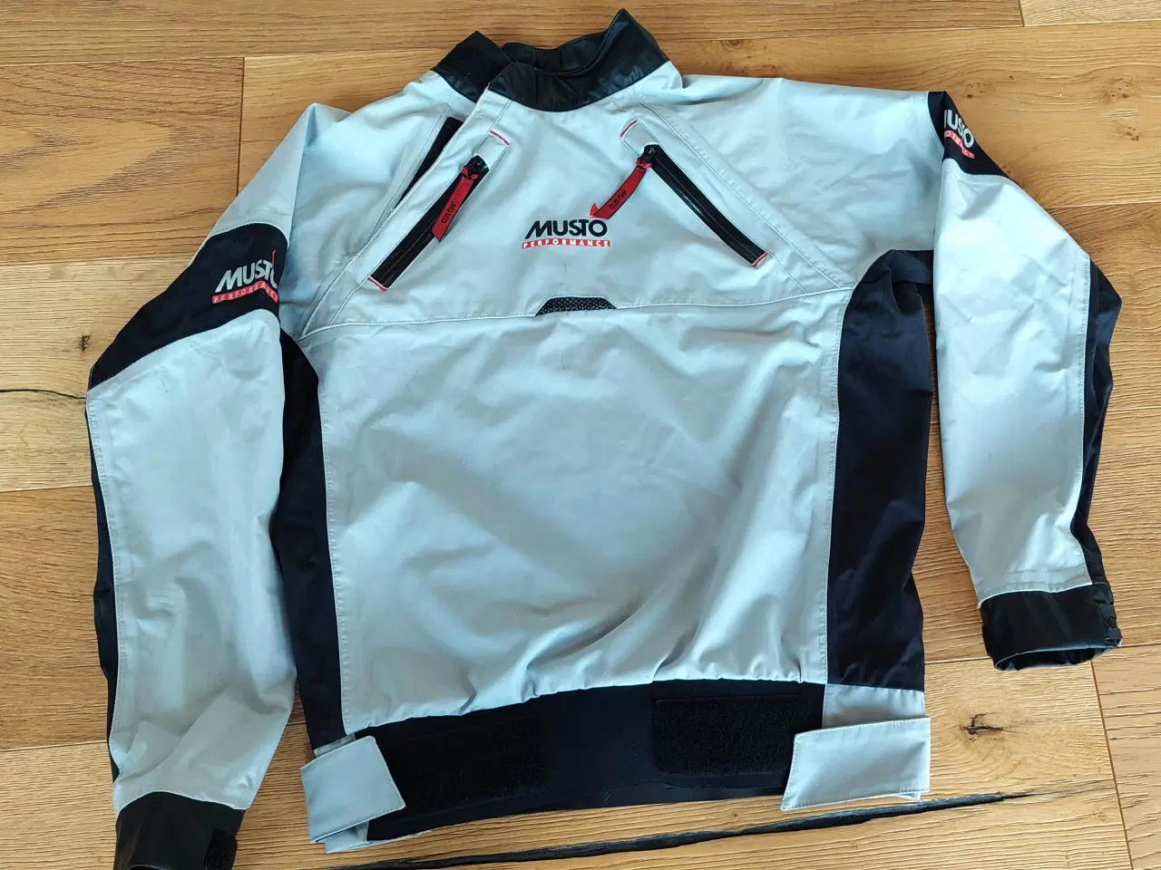 Billede 1 - Sejlerjakke, Musto Performance str. 12-13 år