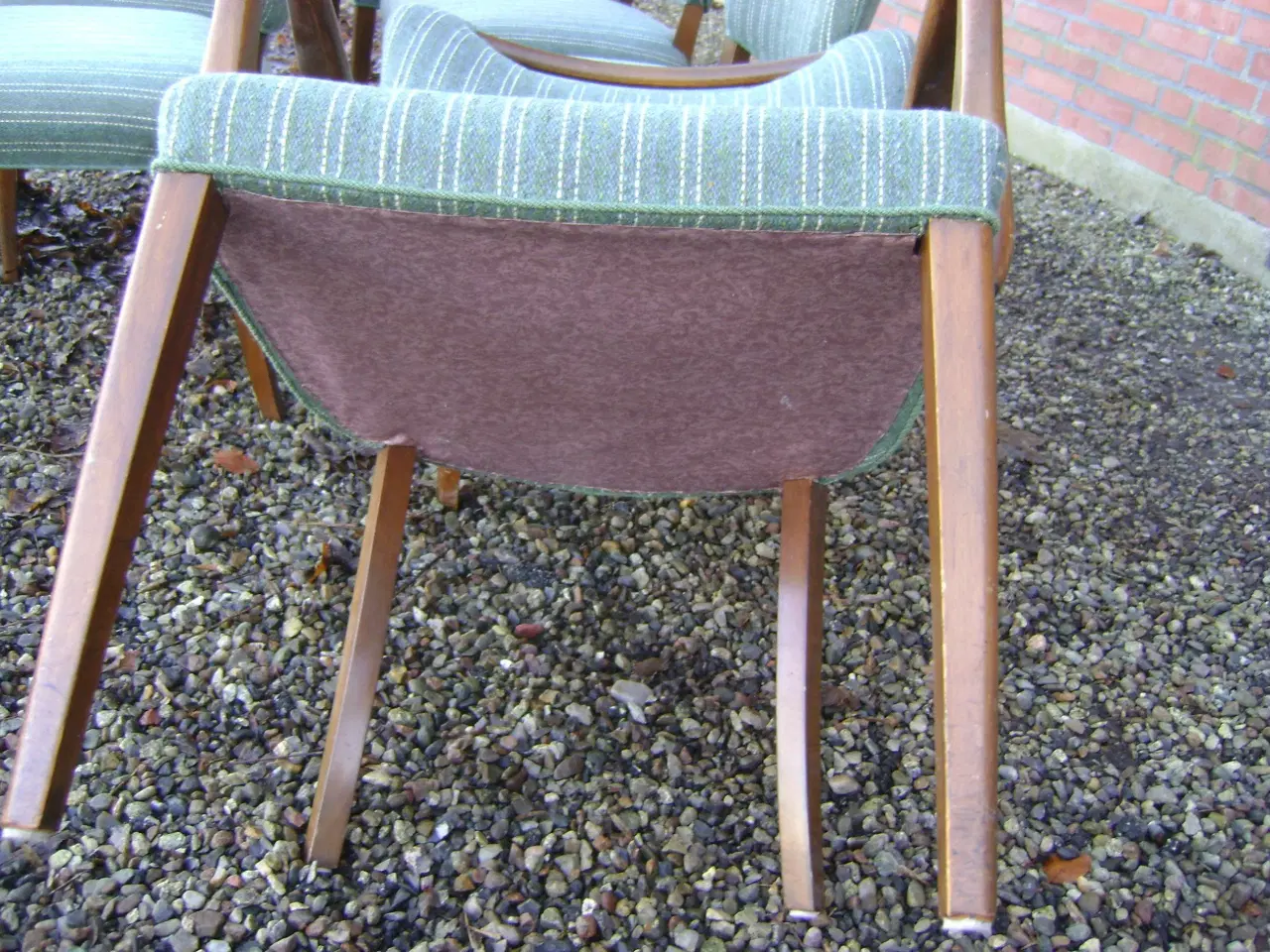 Billede 10 - Armstol plus 6 stk alm stole med gråstribet stof v