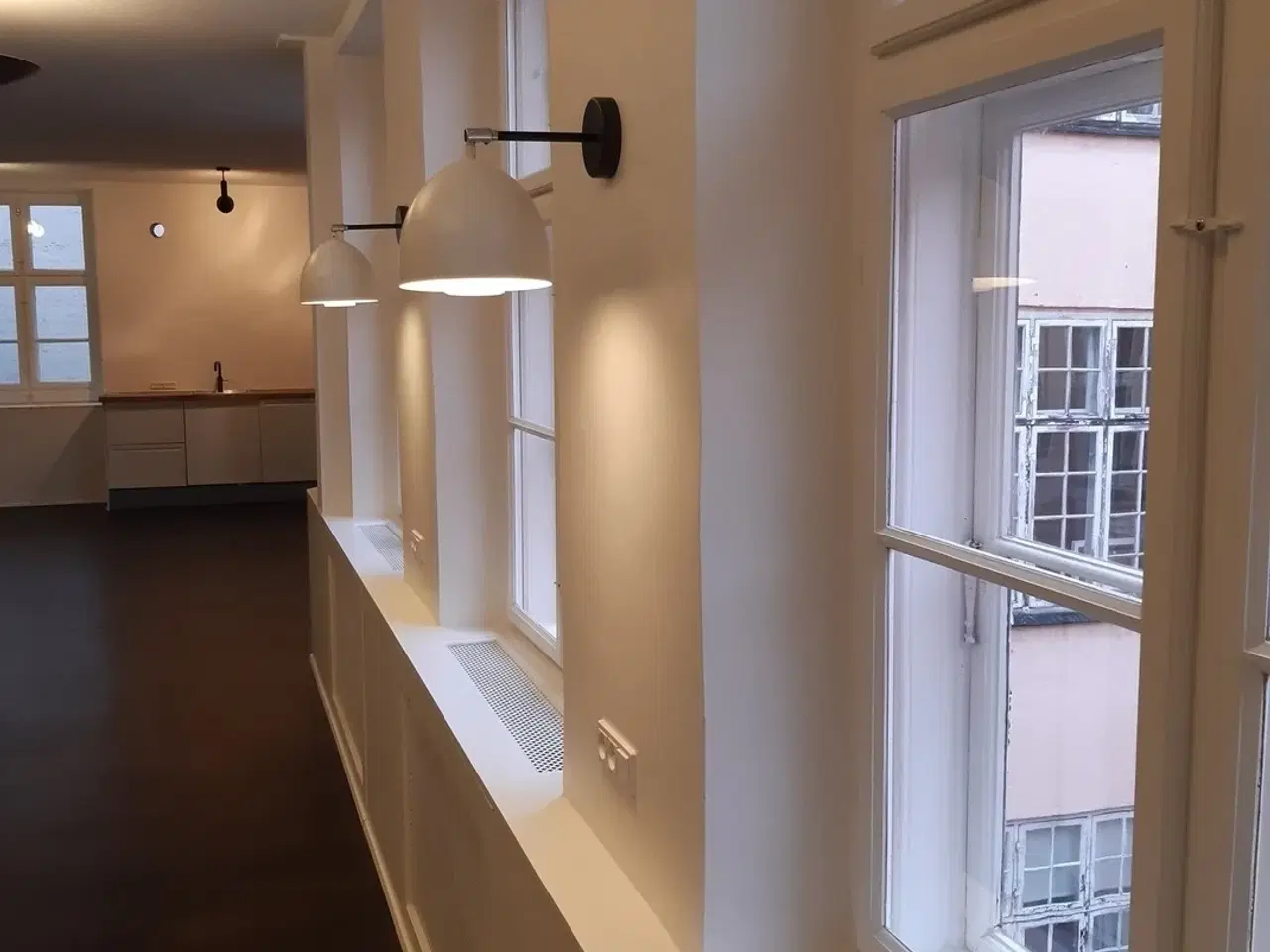 Billede 3 - Erhvervslejemål med centrale faciliteter og god beliggenhed.