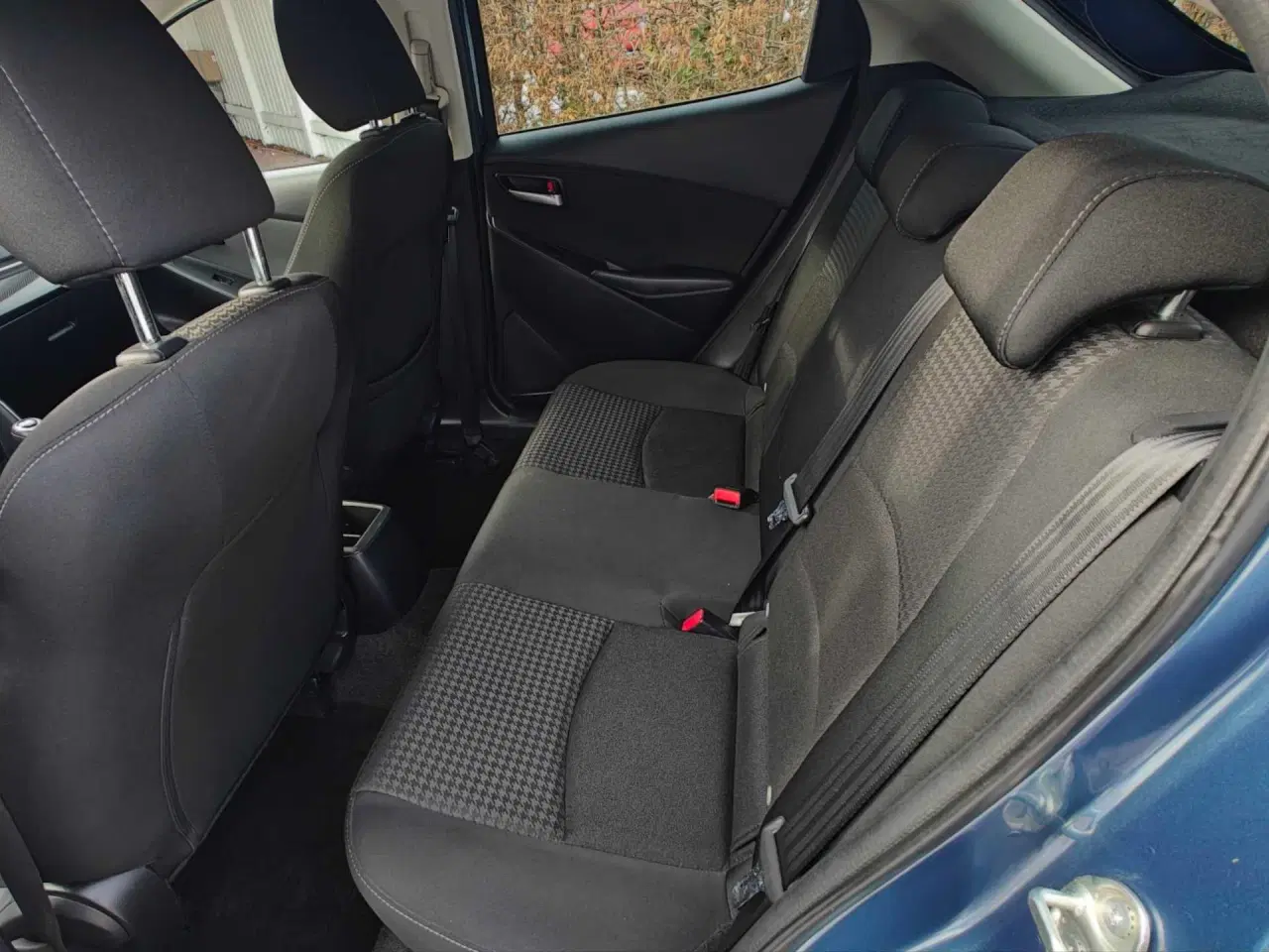 Billede 13 - Velholdt Mazda 2