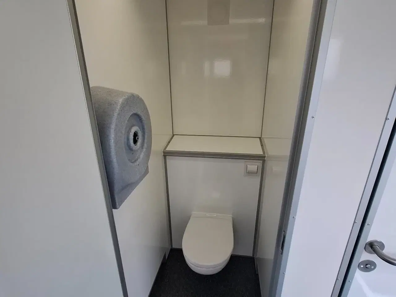 Billede 11 - Type 660: Toiletvogn med 8 toiletter