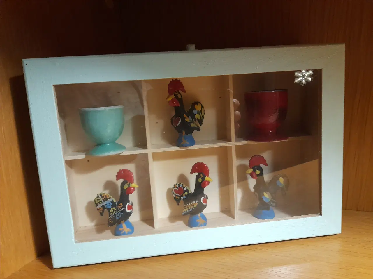 Billede 2 - Farverige Portugalhaner 4 stk +2 æggebægre