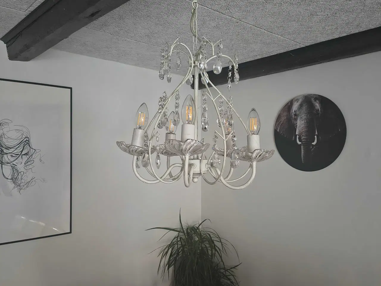 Billede 1 - Flot hvid lysekrone