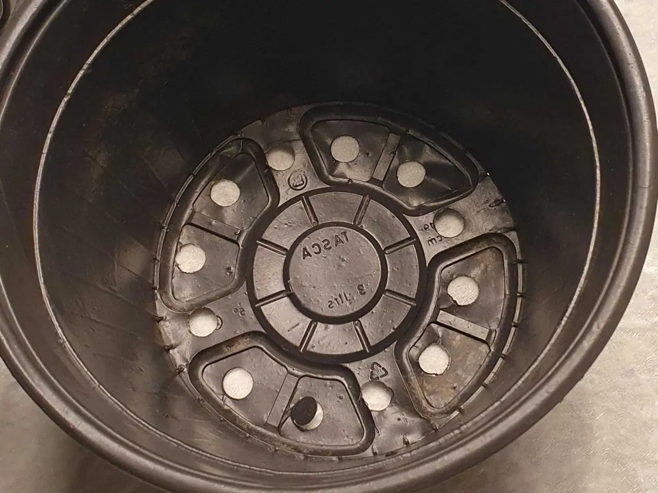 Billede 2 - Urtepotter i plast