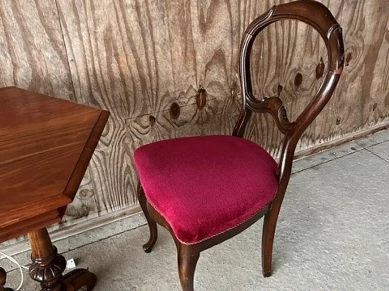 Billede 4 - Antikt lille bord med 2 stole