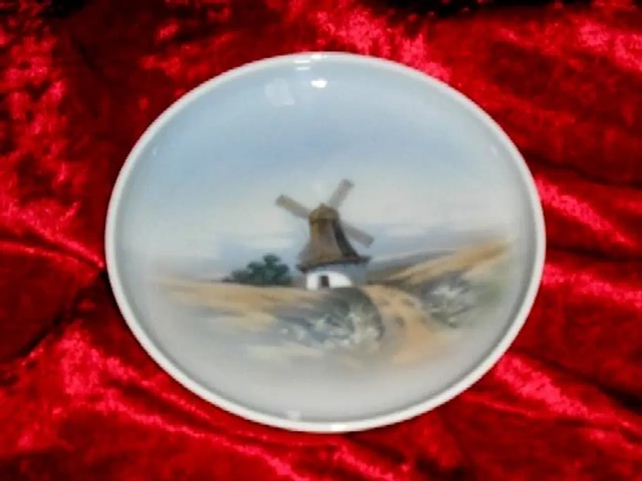 Billede 1 - skål eller platte, Lyngby porcelæn