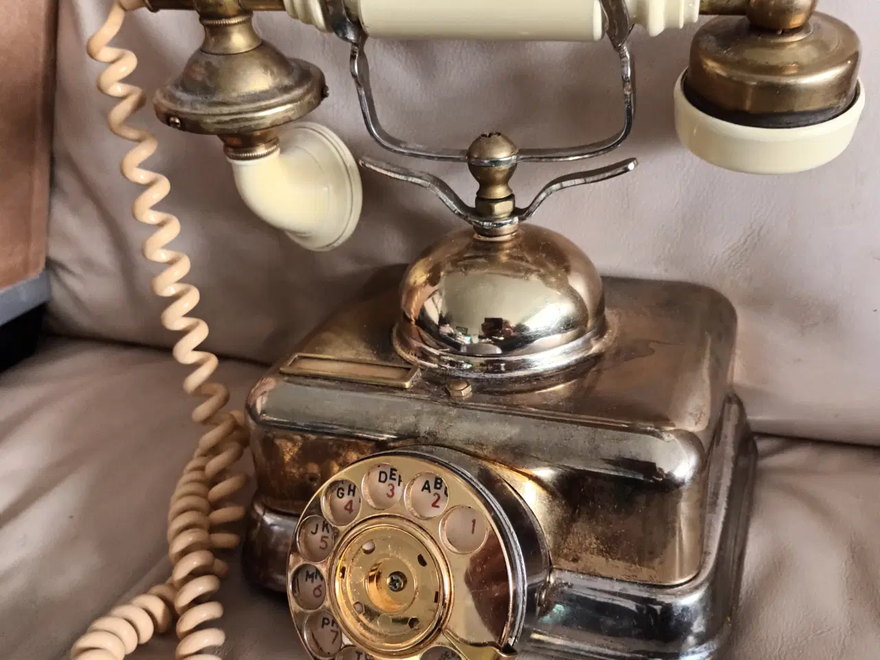 Billede 1 - SMUK ANTIK DREJESKIVE TELEFON I MESSING