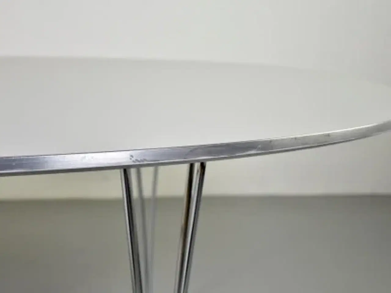 Billede 9 - Fritz hansen konferencebord i grå med oval plade, 240 cm.