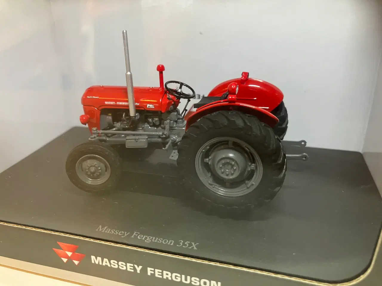 Billede 2 - 1:32 Massey Ferguson 35X 3 cyl Perkins diesel