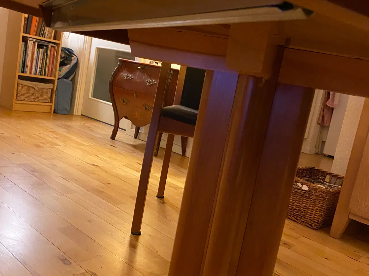 Billede 4 - Skovby rundt spisebord i kirsebærtræ