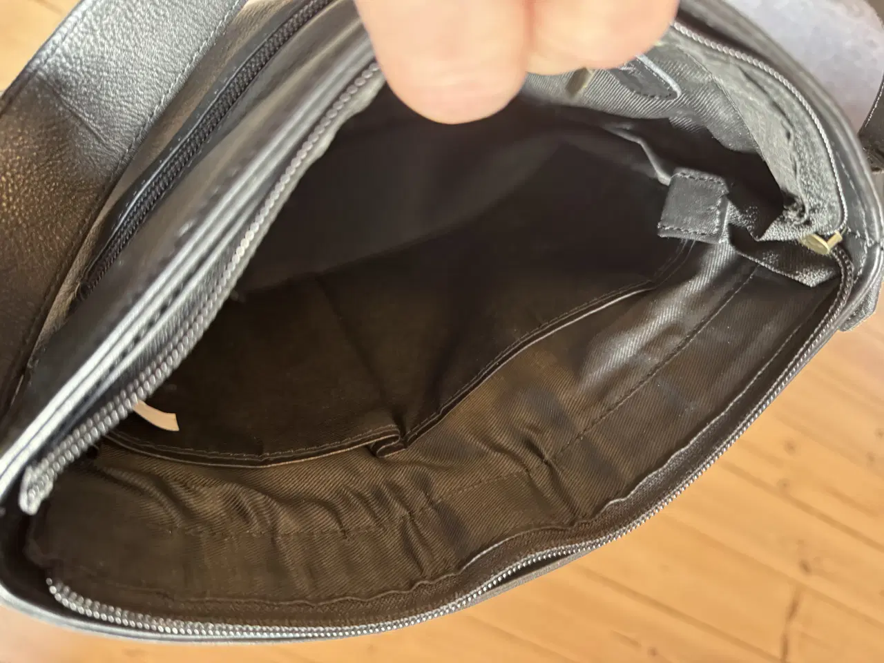 Billede 5 - Taske i sort skind