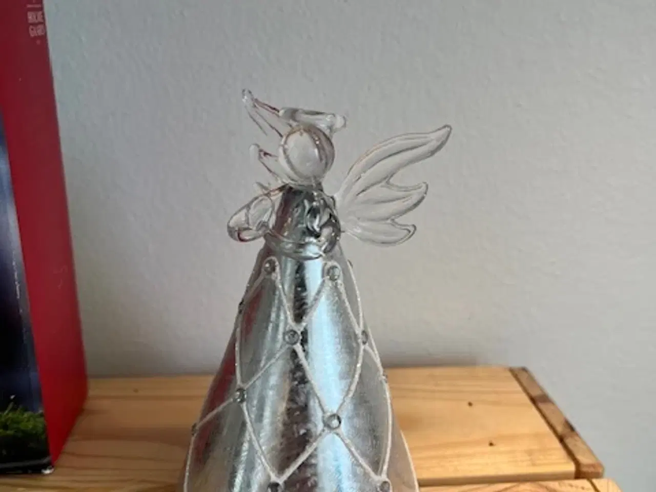 Billede 7 - Smukt dekorationssæt: Sølvstjerne og to fine engle